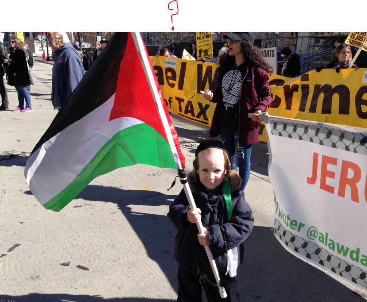 پرچم فلسطین در دست یهودی کوچک