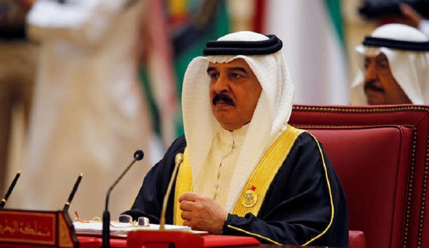 ملك البحرين يكشف موقفه من طرد قطر من مجلس التعاون