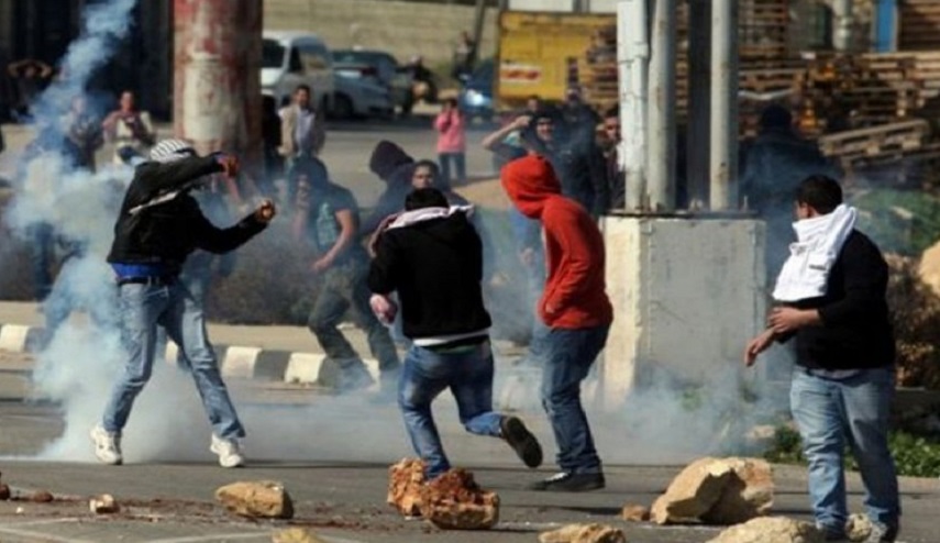  بدء المواجهات بين الشبان الفلسطينيين وقوات الاحتلال بالضفة 