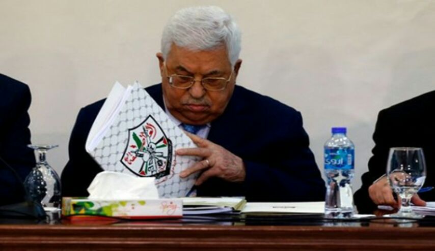 بعد ان كثر الحديث عن خياناتها.. عباس يهدد بمحاسبة أي قيادي "يسيء للأنظمة العربية"!!