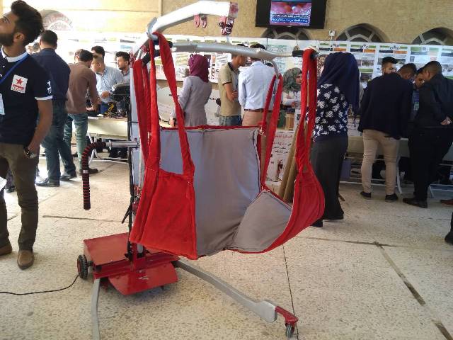 العراق: بالصور.. روبوتات تسير في اروقة جامعة ديالى