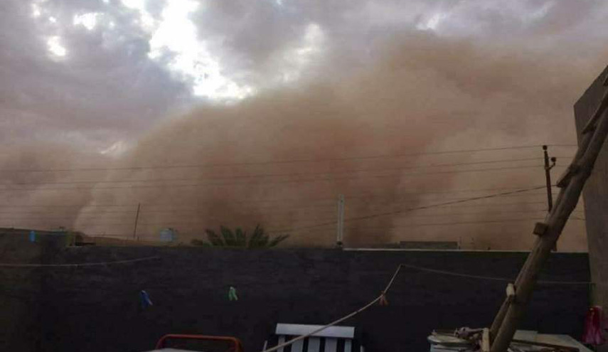 بالصورة.. عاصفة ترابية تضرب المدن الغربية في العراق
