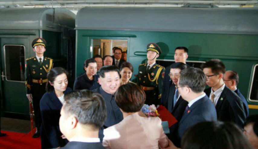 تفاصيل أول زيارة خارجية لزعيم كوريا الشمالية.. "خرج سراً بقطاره"