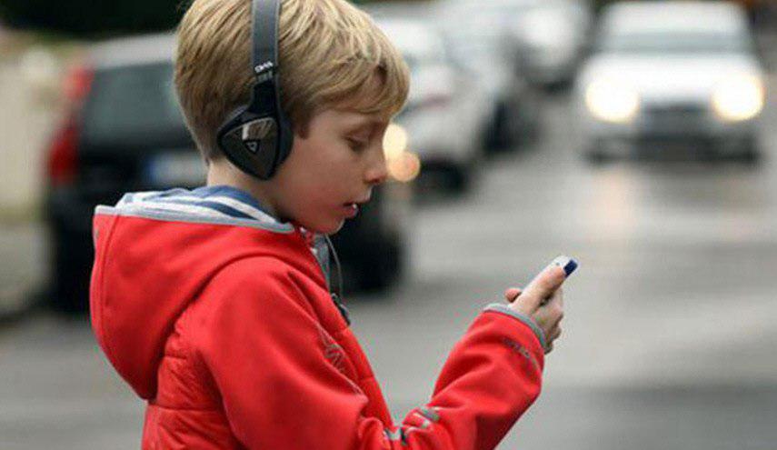 هل يلح طفلك لشراء هاتف ذكي له؟ اقرا هذا الخبر