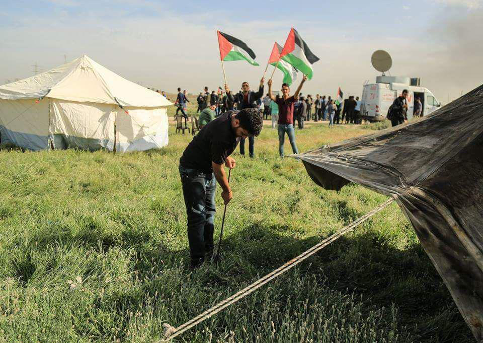 تظاهرکنندگان فلسطینی مرزهای غزه را ترک نخواهند کرد!