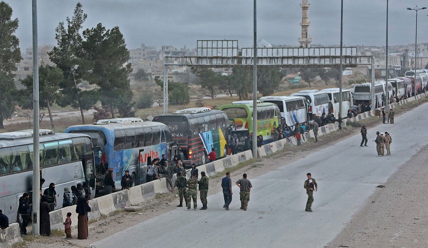  21 حافلة تقل مسلحي "جيش الإسلام" وعائلاتهم تغادر دوما