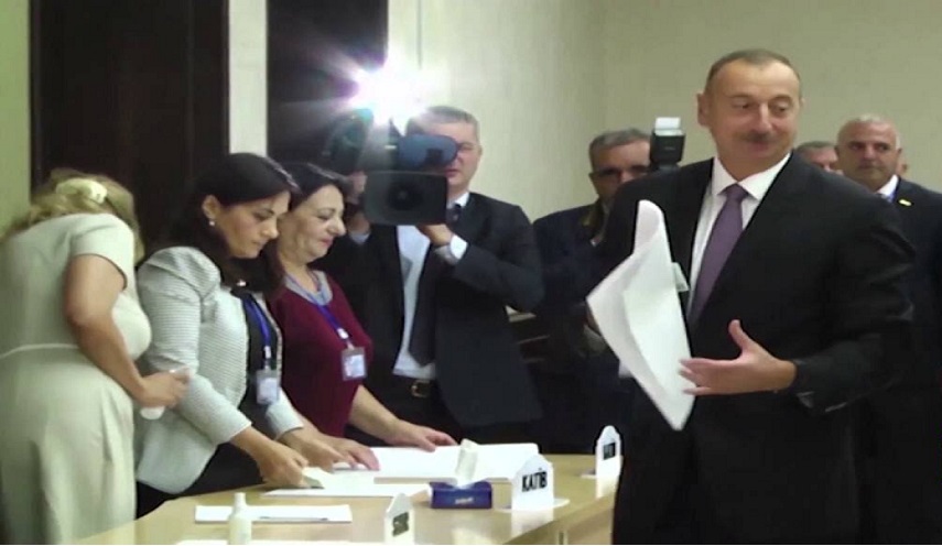 بدء الانتخابات الرئاسية في جمهورية أذربيجان وعلييف الأوفر حظا