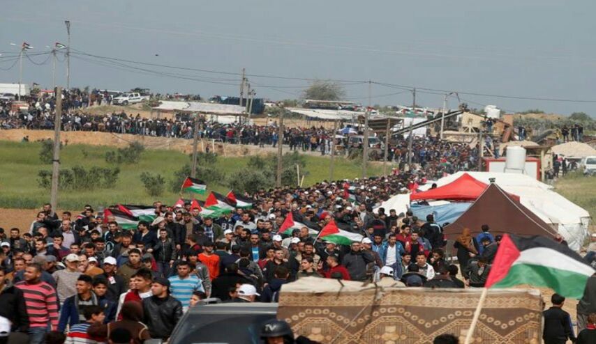 بدء زحف الفلسطينيين لمسيرة العودة في جمعتها الثالثة