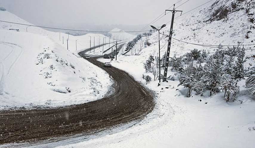 رغم مرور شهر على الربيع.. الثلوج تجتاح العديد من المحافظات الايرانية