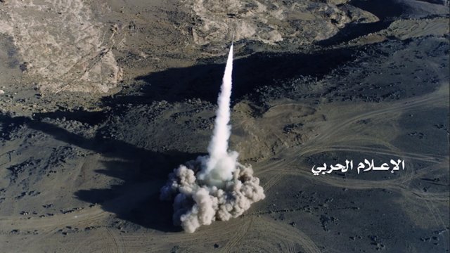 هلاکت ۶ نظامی سعودی بر اثر اصابت موشک انصارالله یمن به فرودگاه جیزان