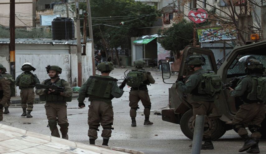 الاحتلال يعتقل خمسة فلسطينيين بالضفة