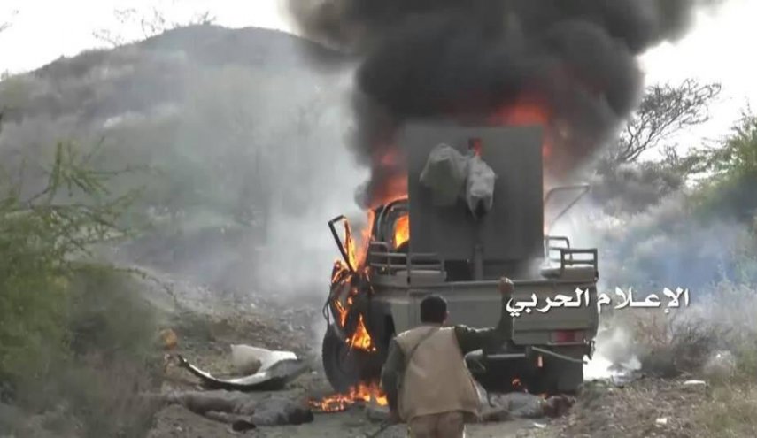 الجيش اليمني يدمر 3 آليات في كسر الزحف بجيزان