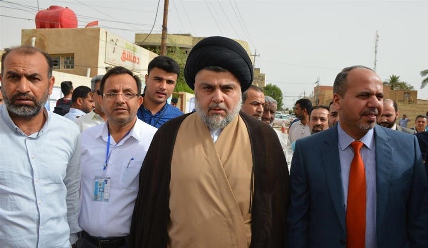 بالصور : الصدر يدلي بصوته في الانتخابات البرلمانية في العراق