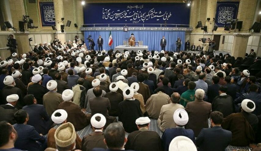 قائد الثورة يستقبل وفود مؤتمر دور المسلمين الشيعة في ظهور ونشر العلوم الاسلامية
