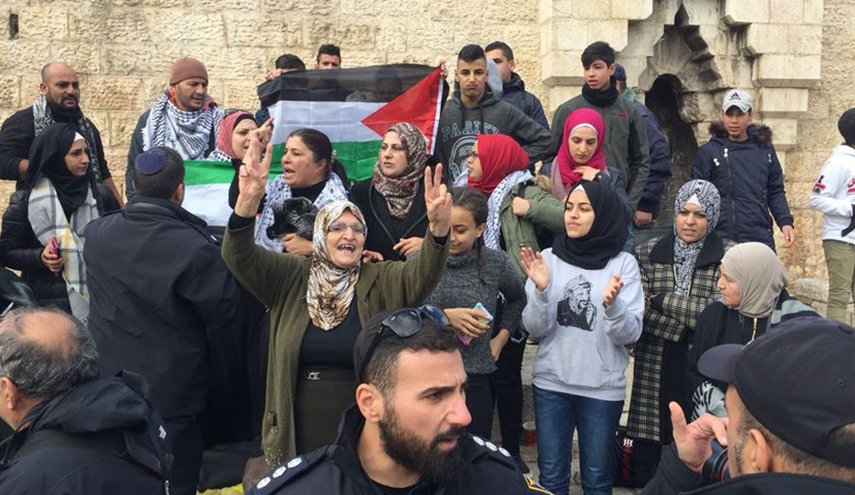  شرطة الاحتلال تعتدي على النساء في القدس المحتلة  