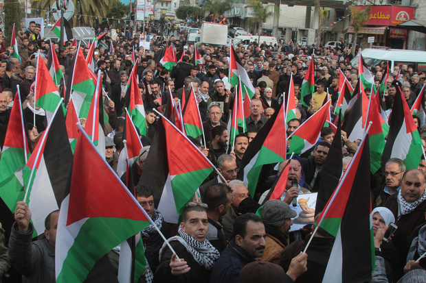 زحف كبير للفلسطينيين في الضفة يحدث صدمة لدى الاحتلال