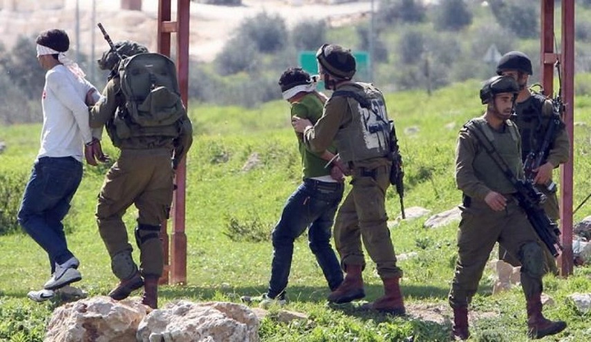 جيش الاحتلال يعتقل 15 فلسطينيا من الضفة الغربية