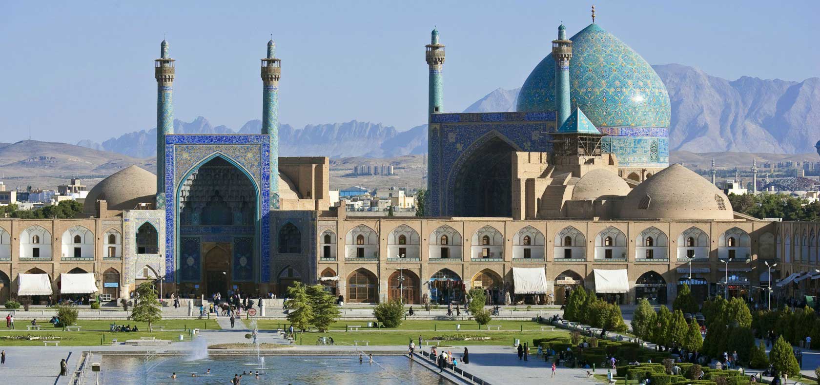 إطلالة على مسجد الإمام من ساحة نقش جهان في أصفهان