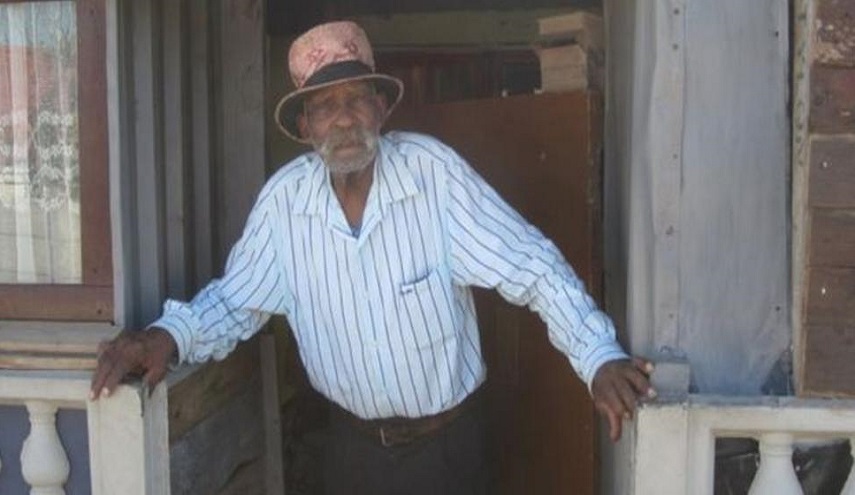  معمّر أفريقي عمره 114 سنة يفكر في الاقلاع عن التدخين!!