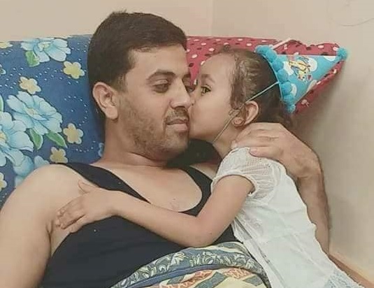 بالصور.. شهيد فلسطيني يحتفل بعيد ميلاد ابنته قبل أن يفارق الحياة