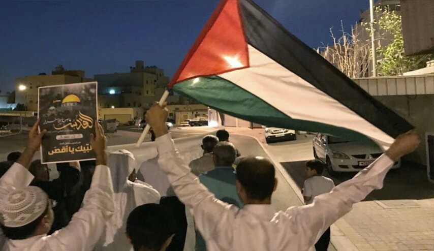 البحرينيون يخرجون فجراً في أولى تظاهرات يوم القدس
