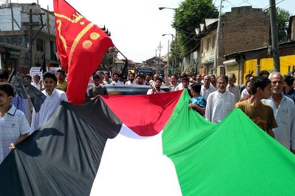 بالصور.. الكشميريون يسجلون حضوراً لافتاً في يوم القدس العالمي
