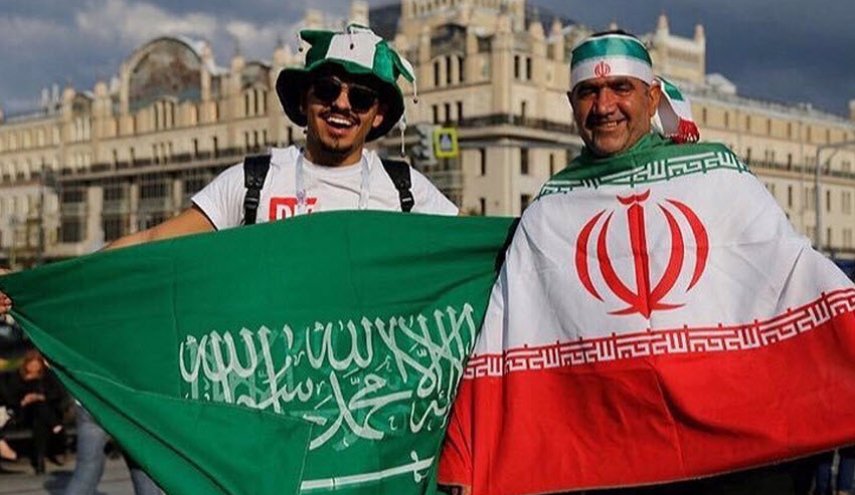 بالصور: الجماهير السعودية تهنئ فوز المنتخب الايراني على المغرب
