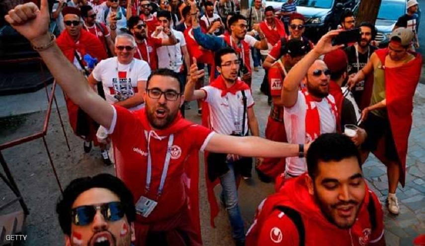 بالصور.. المشجعون التونسيون يحتفلون بخسارتهم من الإنجليز!
