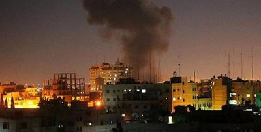 ارتش  رژیم صهیونیستی  ۲۵ نقطه از نوار غزه را بمباران کرد