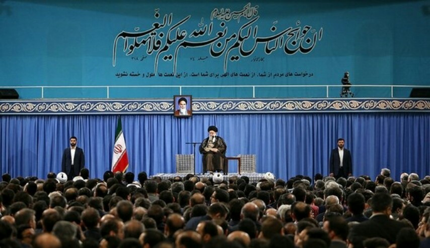 نواب مجلس الشورى الاسلامي يلتقون قائد الثورة الاسلامية (صور)