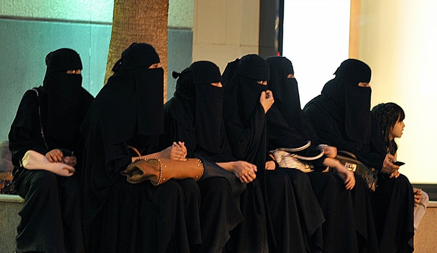  40 امرأة ينتشرن في شوارع السعودية!