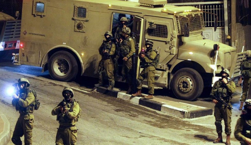 الاحتلال يعتقل 16 فلسطينيا من انحاء الضفة المحتلة