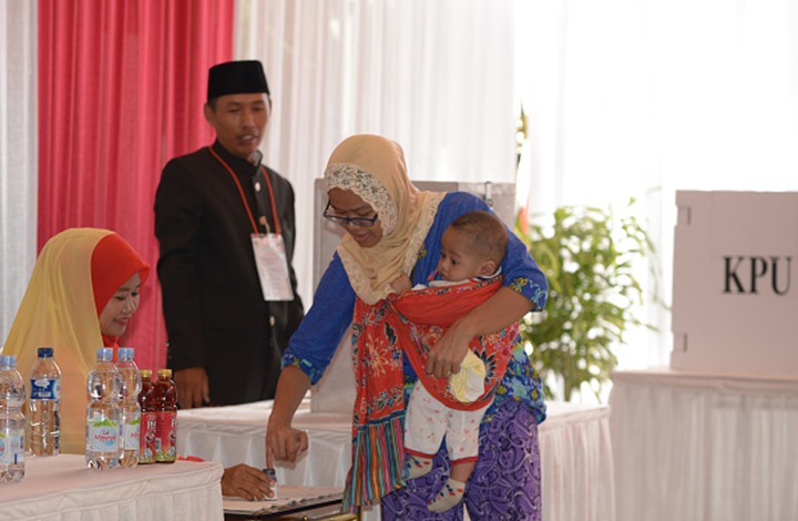 اندونيسيا: انطلاق عملية التصويت في الانتخابات المحلية