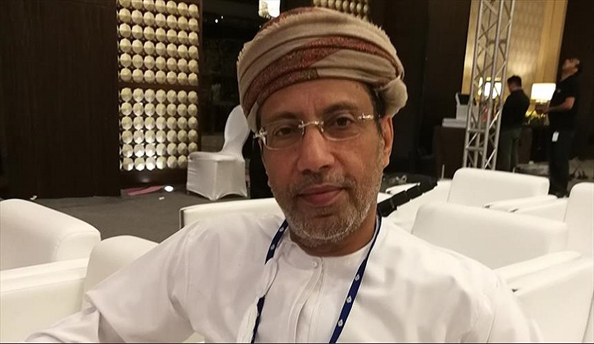 أكاديمي عُماني يحذر من تكرار “سيناريو قطر” في سلطنة عمان والكويت: احذروا غدر “المحمدين”