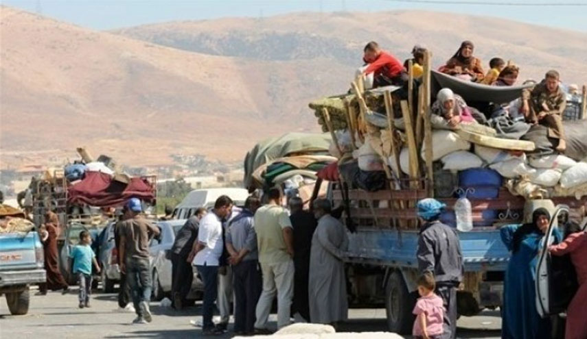 448 سورياً يغادرون عرسال اللبنانية نحو سوريا