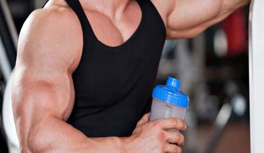 فوائد وأضرار بروتين مصل اللبن في بناء العضلات وإنقاص الوزن