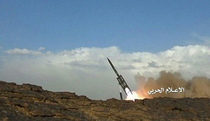 صاروخ باليستي يمني يدك تجمعات مرتزقة العدوان السعودي بالساحل الغربي