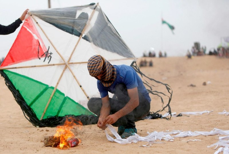 حمله پهپادی صهیونیست‌ها به عاملان بادبادک‌های آتش‌زا در شمال غزه