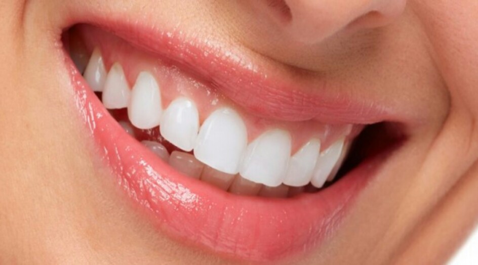 وصفات منزلية للحصول على أسنان بيضاء وبراقة