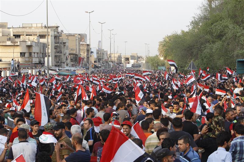 العراقيون يواصلون التظاهرات للمطالبة بتوفير الخدمات