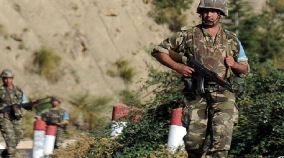  الجيش الجزائري يعثر على مخبأ أسلحة قرب حدود مالي 
