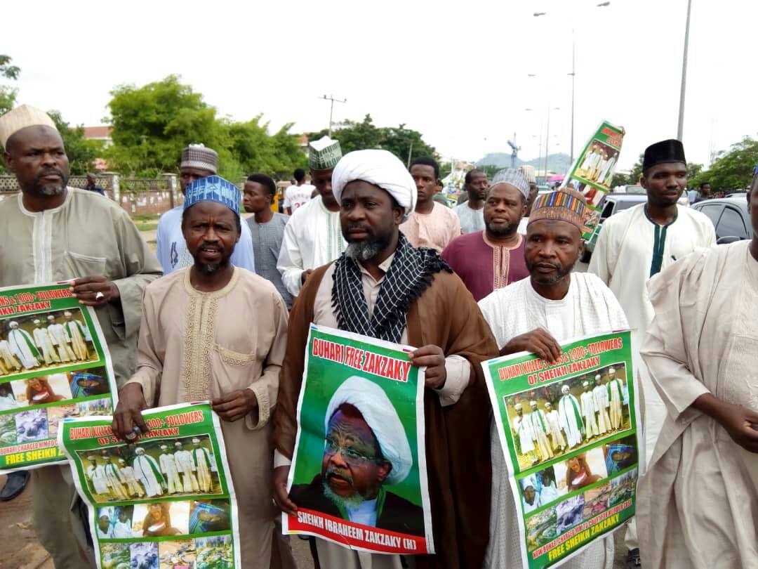 تداوم تظاهرات شیعیان نیجریه علیه ادامه بازداشت شیخ زکزاکی + عکس