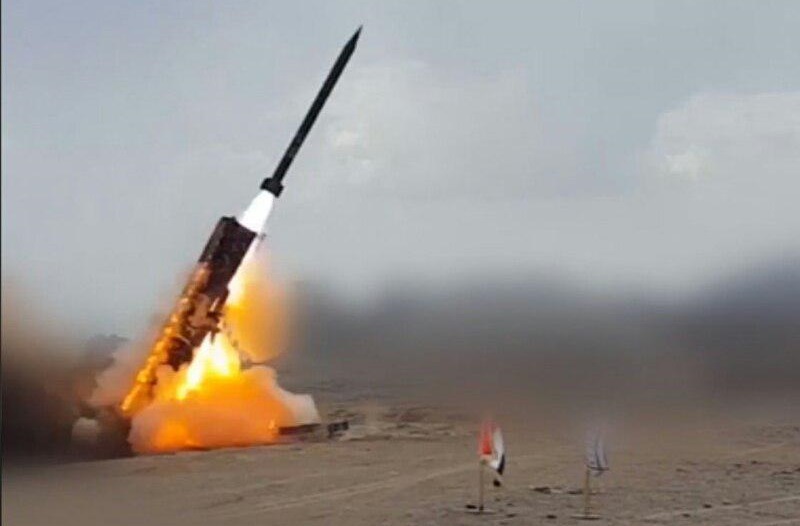 حمله موشکی مبارزان یمني به پایگاه نظامی عربستان در استان عسیر