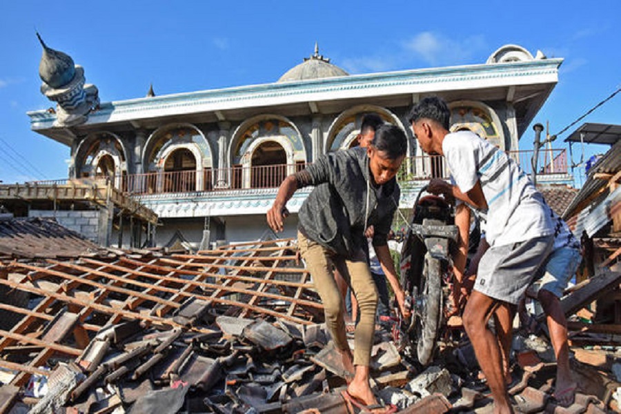 شمار تلفات زمین لرزه اندونزی به ۳۴۷ تن رسید