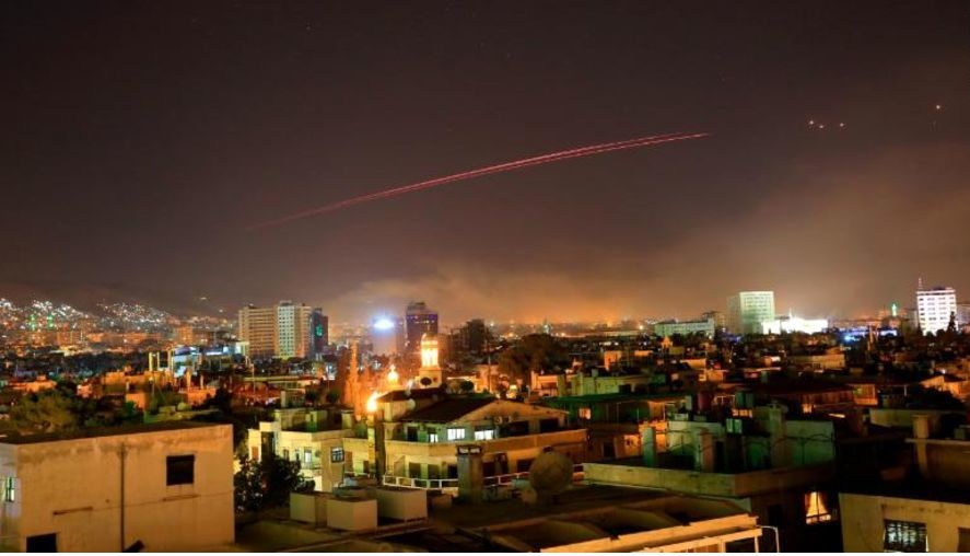 مقابله پدافند هوایی ارتش سوریه با اهداف متجاوز در غرب دمشق 