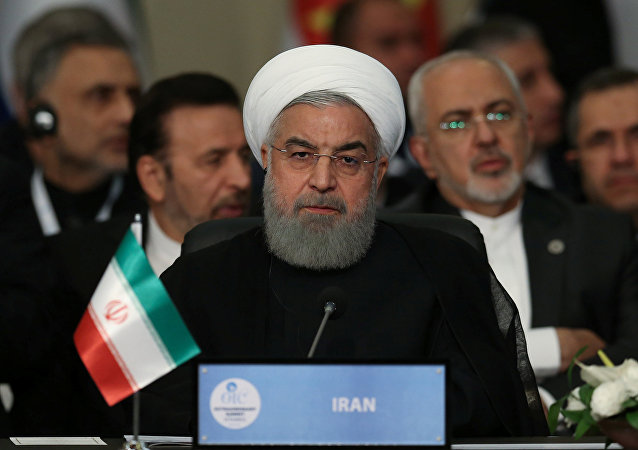 روحاني يوقع معاهدة بحر قزوين ويعتبرها خطوة لتعزيز التضامن 