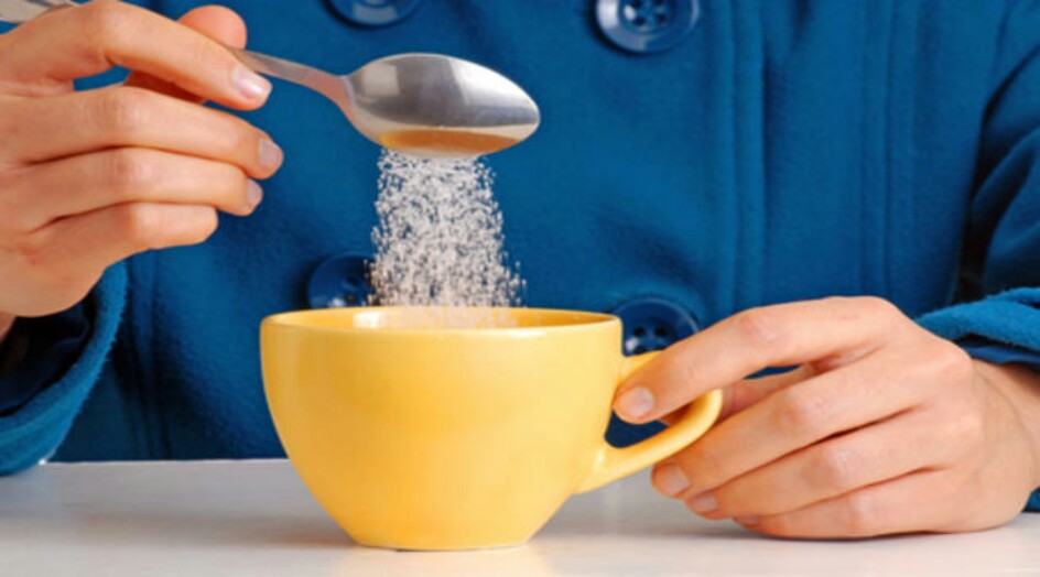 اضافة السكر في الشاي والقهوة يزيد من الاصابة بهذا المرض