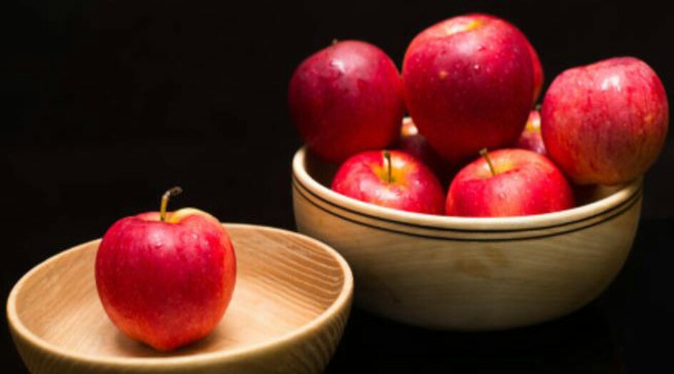10 فوائد لتناول التفاح على الريق