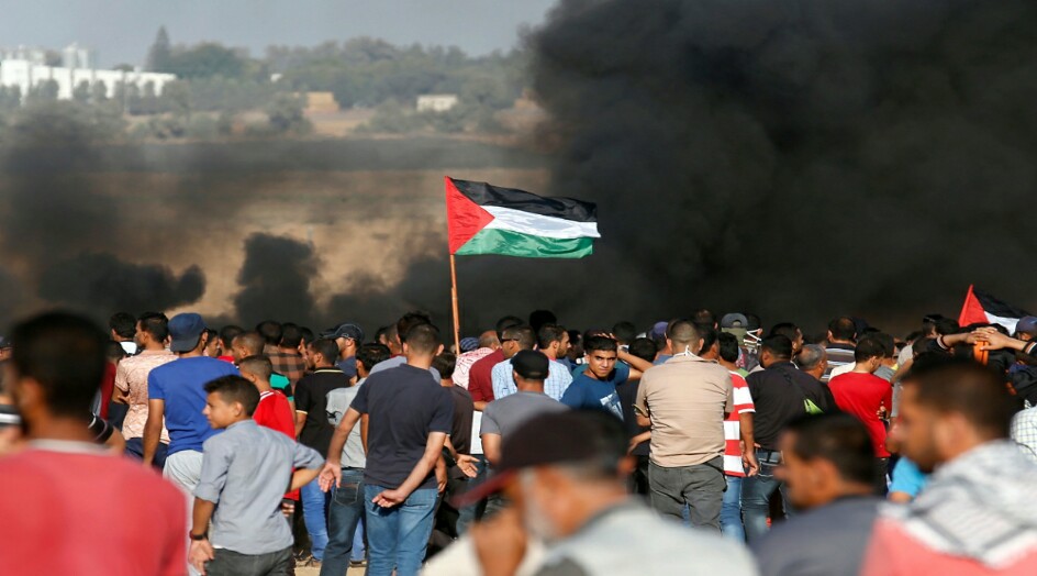 شهيدان فلسطينيان و156 جريحا بقمع مسيرات العودة شرق غزة