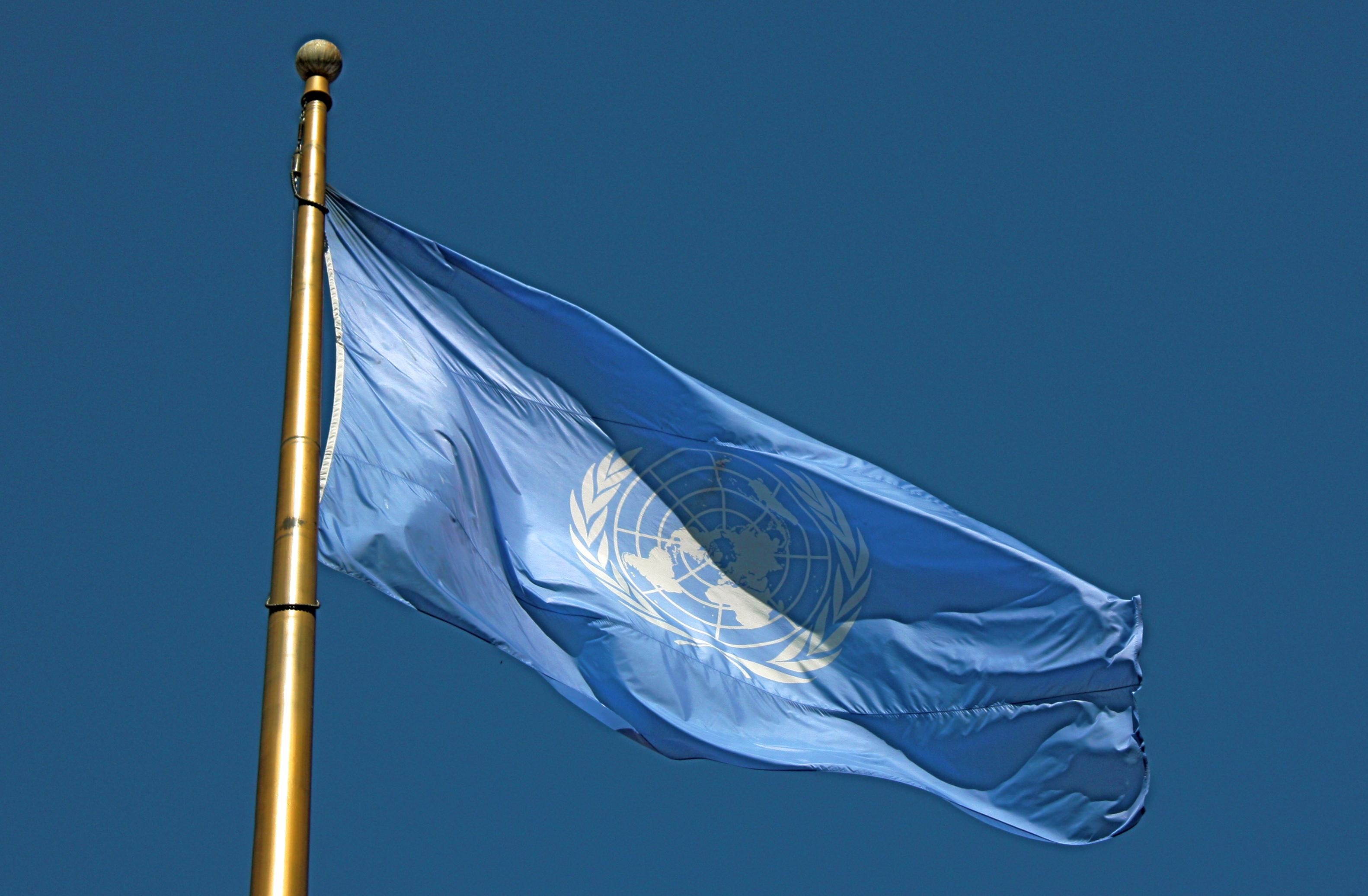 پرچم سازمان ملل به حالت نیمه افراشته در آمد